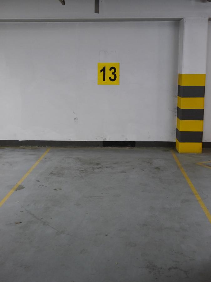 Modern In Center *